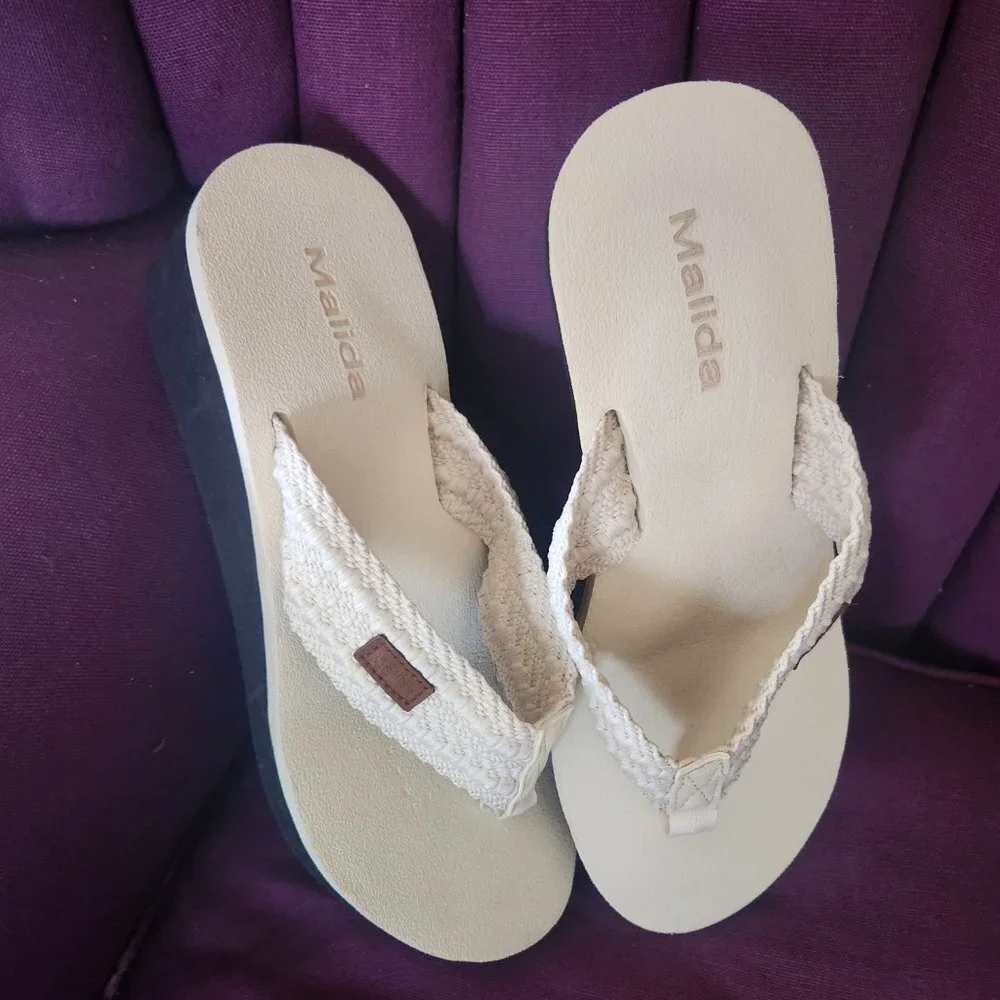 Malida Wedge Sandals NWOT Sz 9 - Picture 9 of 9